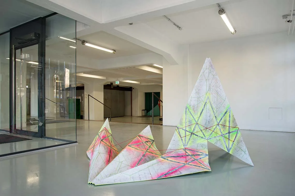 KRISTALL 20, ENTFALTET — Ausstellungssituation in den Technischen Sammlungen Dresden 2016