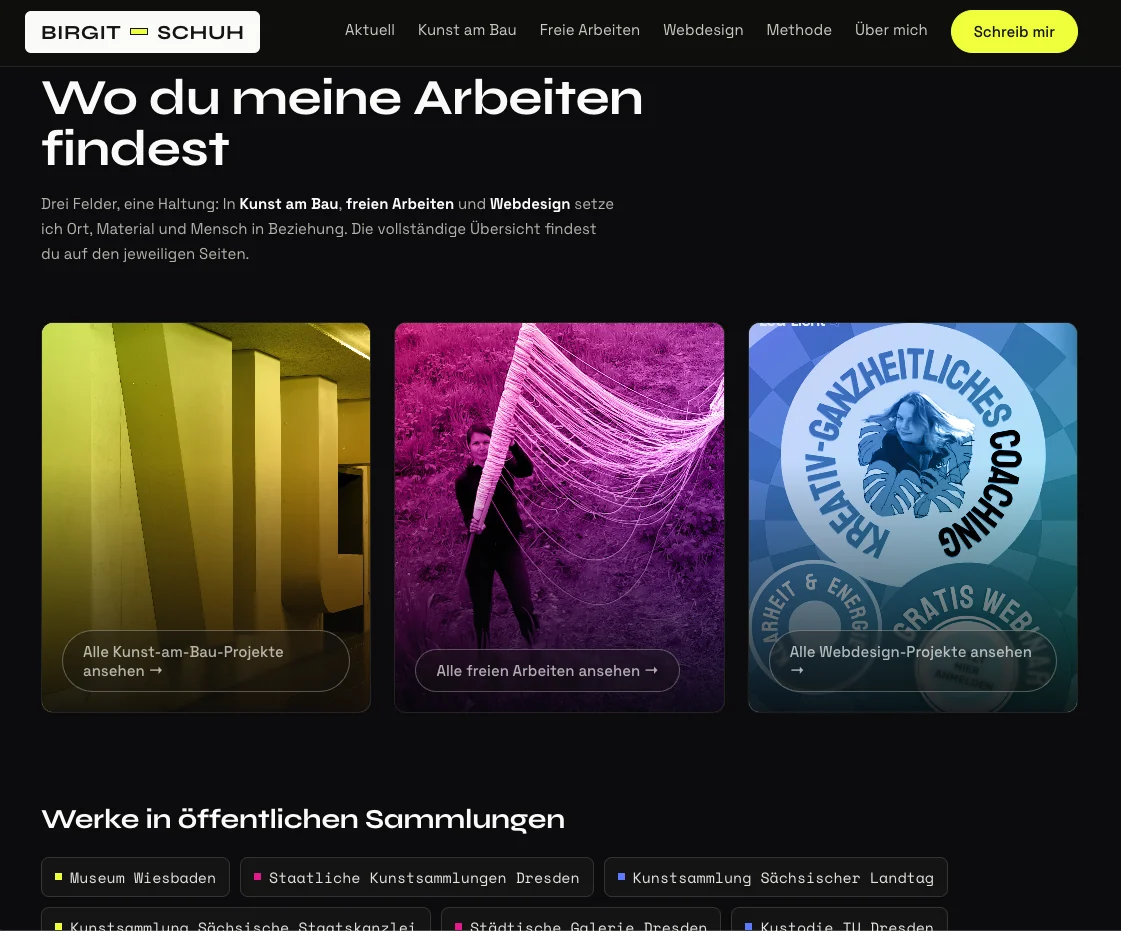 Startseiten-Abschnitt „Wo du meine Arbeiten findest“ mit drei Bereichs-Kacheln im Duoton — Kunst am Bau in Gelb, Freie Arbeiten in Pink, Webdesign in Blau