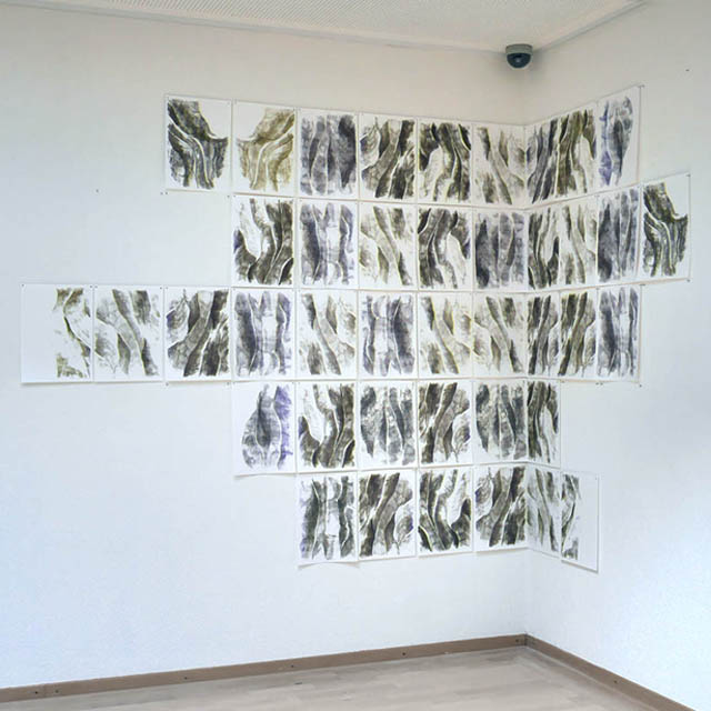 Birgit Schuh: FALTENWURF, 2019, Risographie, Ausstellungsansicht Goethe-Institut Rotterdam 2019